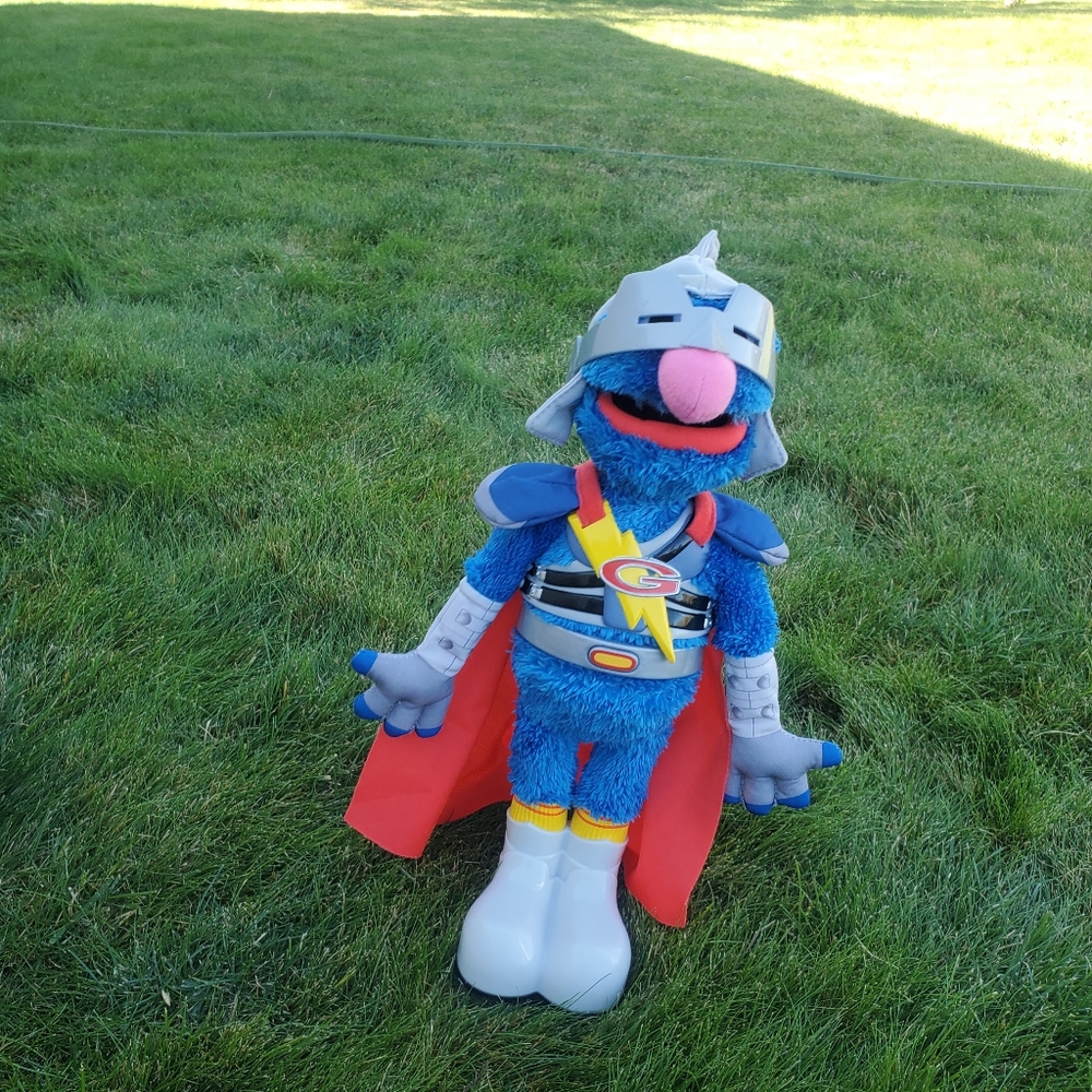 SESAME STREET, FLYING AND TALKING SUPER GROVER 2.0, Hasbro 2011